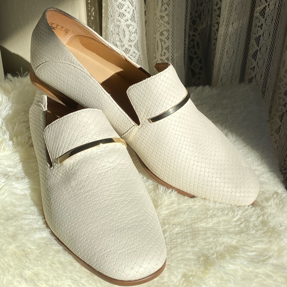 Clarks White Snake Flats